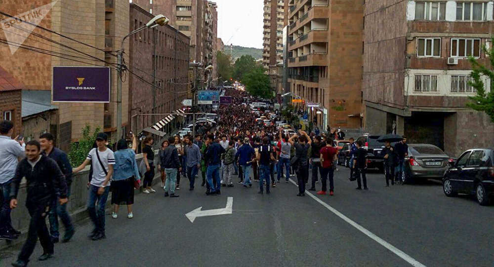 СМИ: Со вчерашнего дня все высокопоставленные должностные лица и депутаты от РПА по распоряжению властей лично мобилизовались в процесс расчистки дорог 