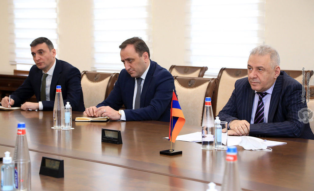 Министр обороны Армении обсудил с послом Ирана послевоенную ситуацию и региональные проблемы 