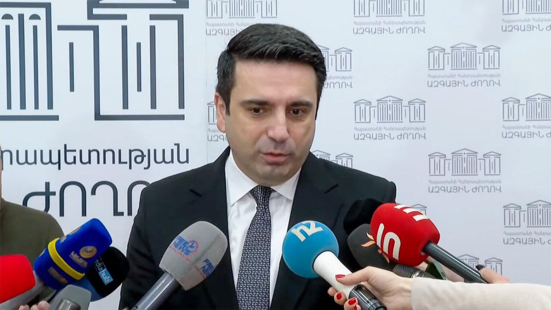 Спикер парламента Армении не исключил, что никакого документа с Азербайджаном подписано не будет, если стороны не придут к согласию, в том числе по вопросу делимитации границы 