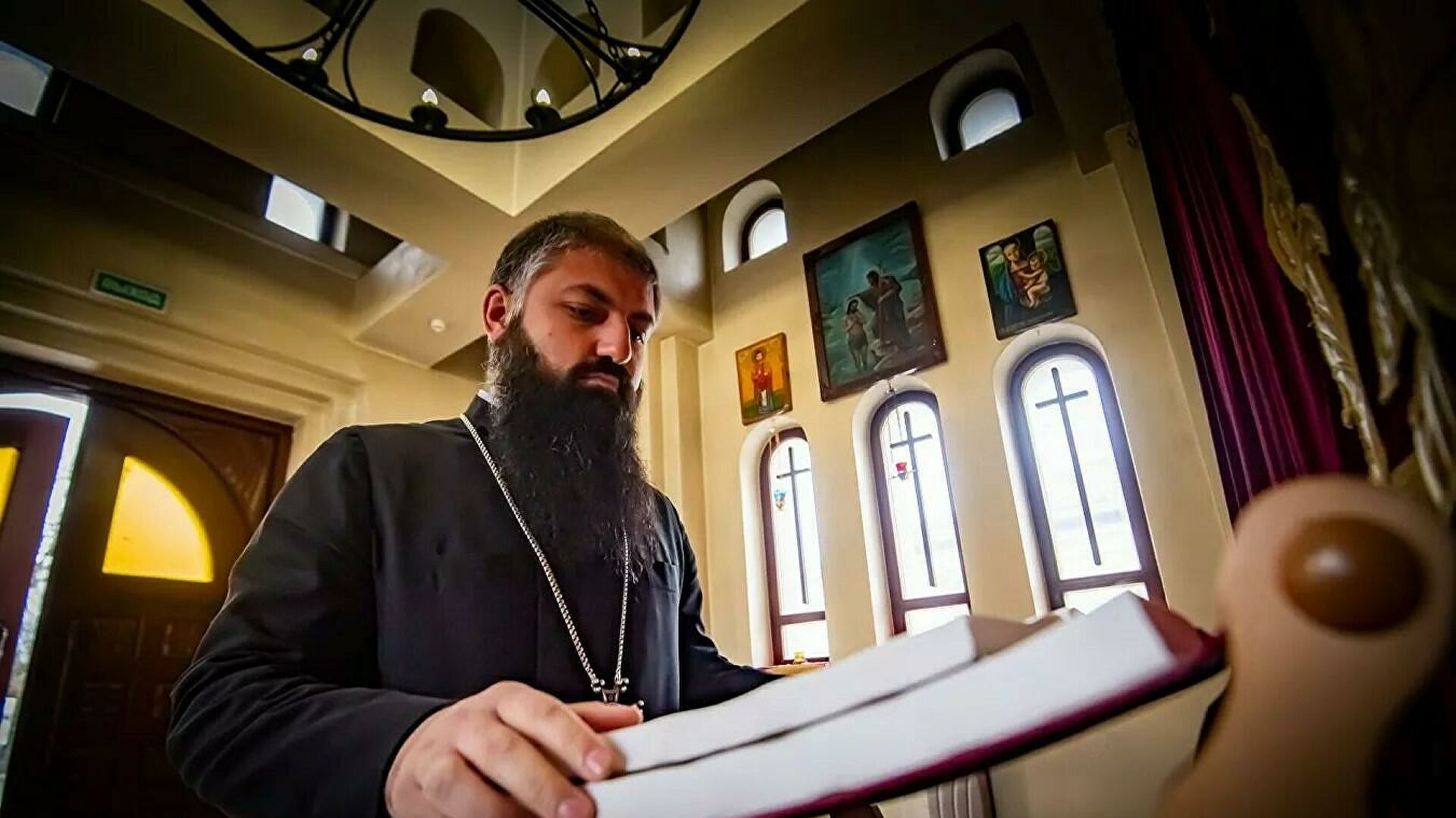 РИА Новости подготовил репортаж об армянских священниках Крыма 