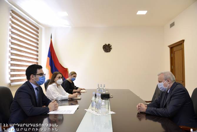 Министр юстиции Армении обсудил с послом России вопросы развития сотрудничества 