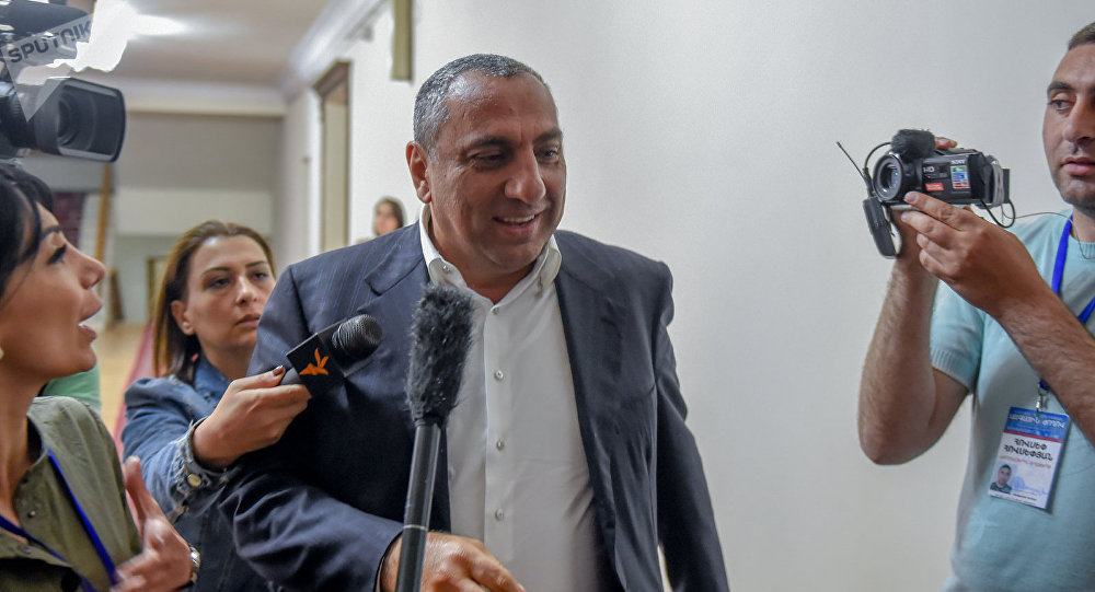 СМИ: Полиция Армении обезоружила и задержала охрану депутата Самвела Алексаняна 