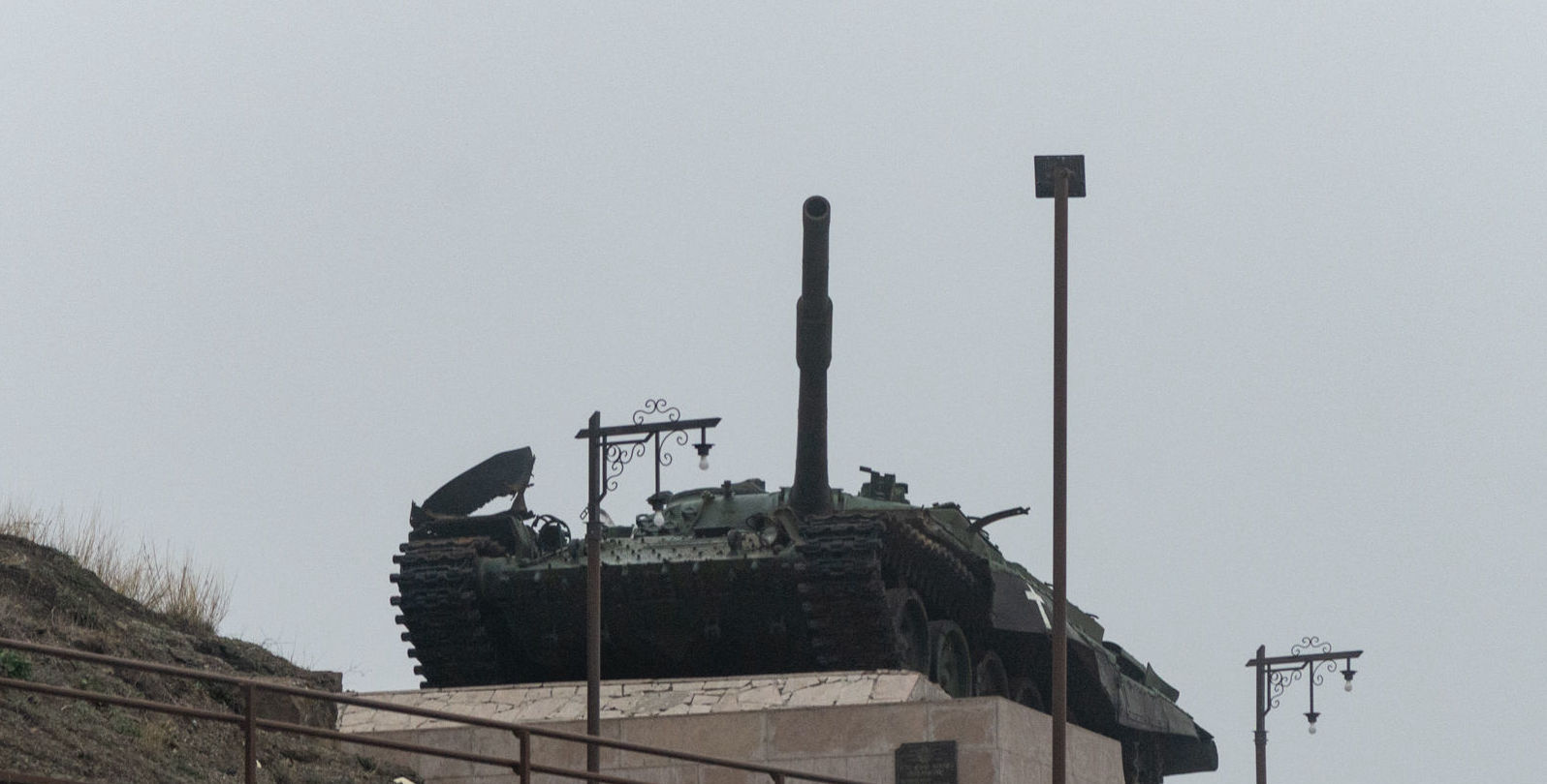 Степанакерт осудил вылазку азербайджанских военных к памятнику с танком у Шуши 