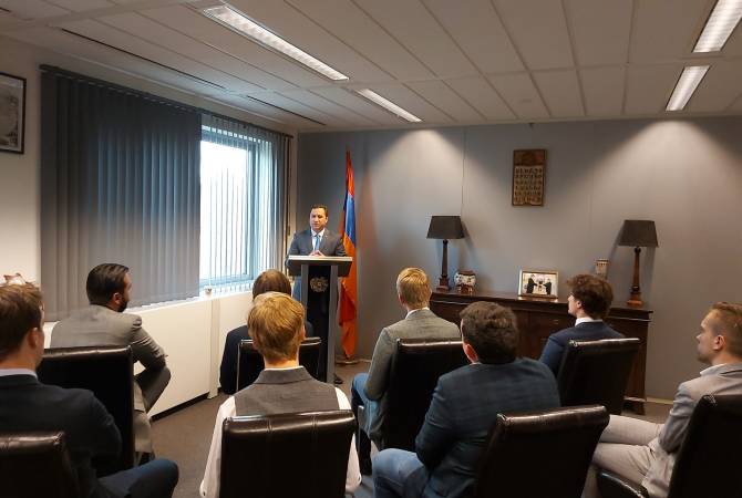 Посол Армении в Нидерландах представил молодым партийцам вызовы, стоящие перед армянством Арцаха 