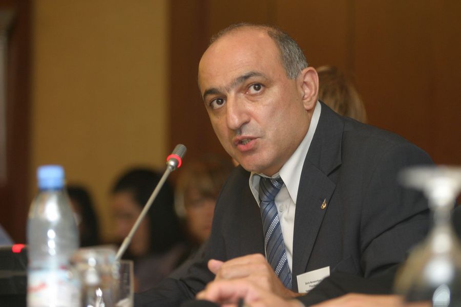 Президент Ереванского пресс-клуба: Принятые, но невыполненные решения формируют в обществе несерьезность в отношении власти 