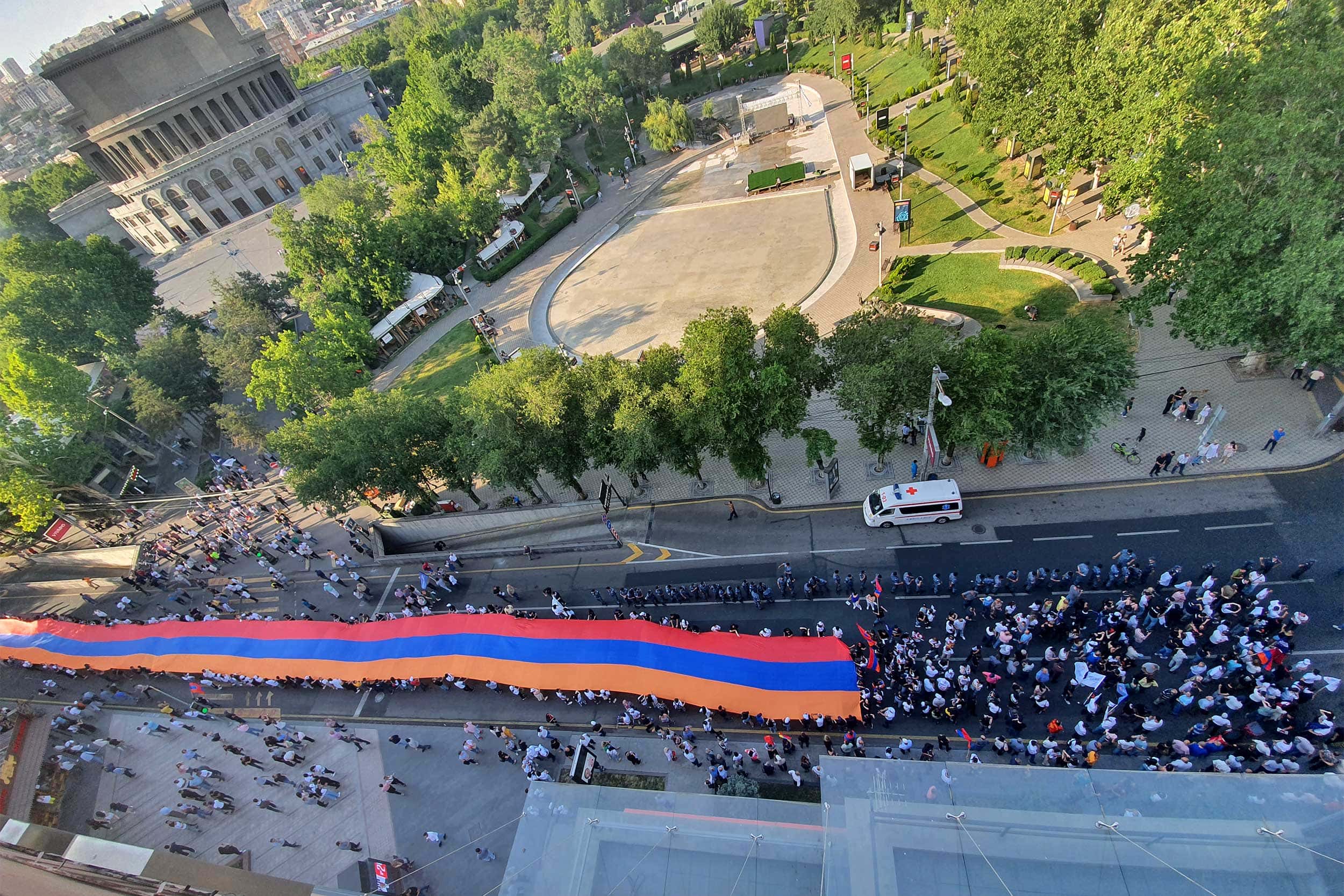 Азербайджанское издание Зеркало: Армения устала от России 