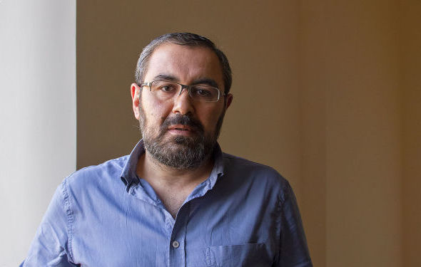 Лидера партии "Решение гражданина" доставили в полицейский участок  