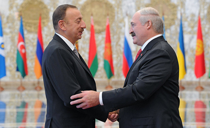 «Независимая газета»: Визит Лукашенко в Баку может привести к некоторой напряженности в отношениях с Ереваном 