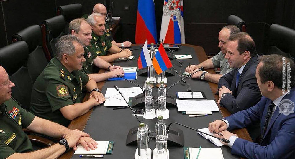 Главы военных ведомств Армении и России утвердили план сотрудничества на 2019 год 