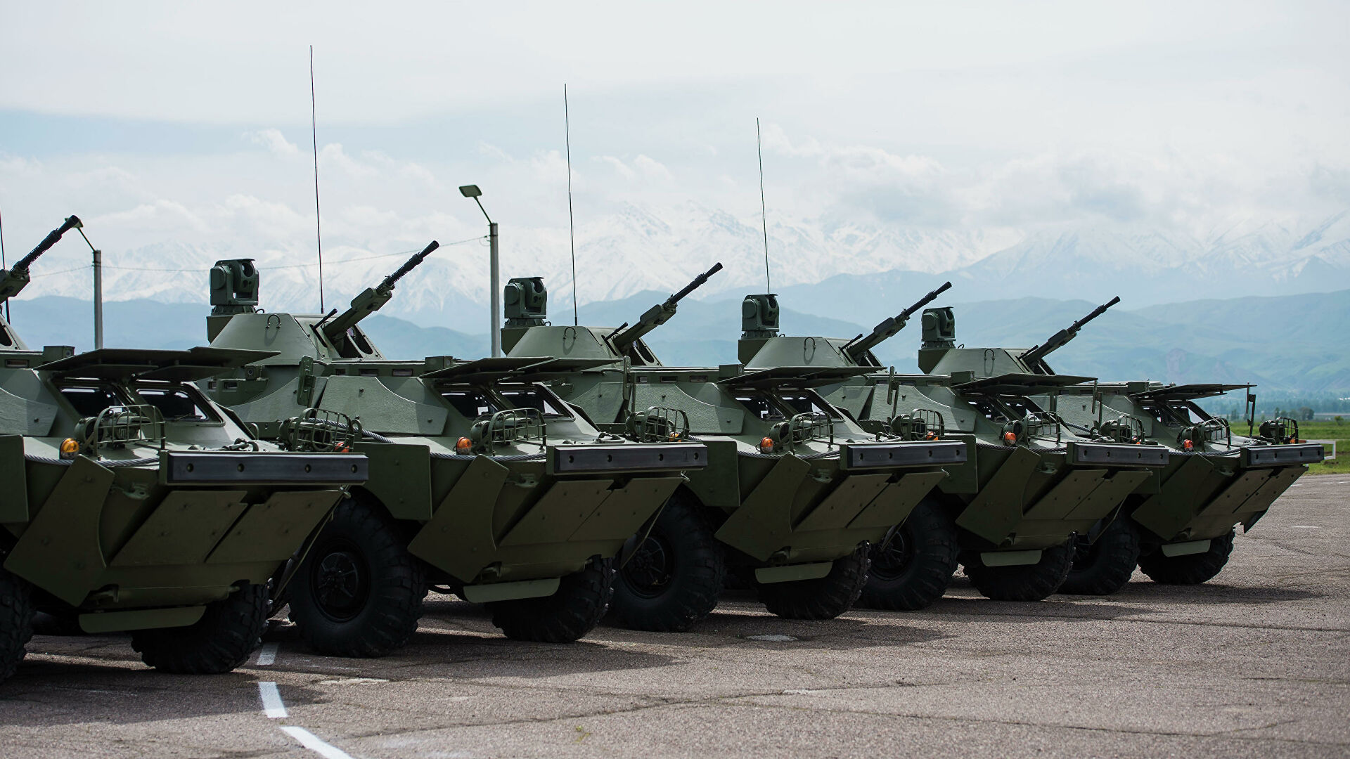 Россия предоставила Таджикистану 12 боевых разведывательных машин 