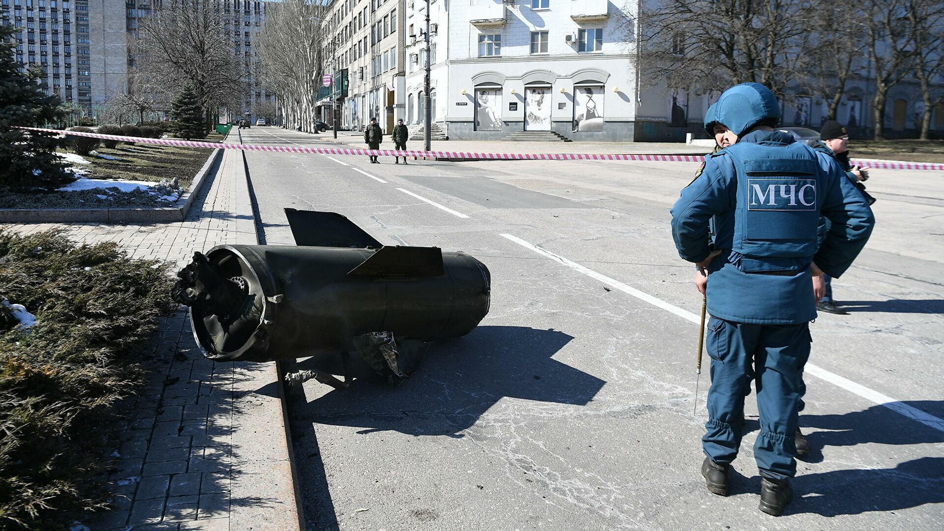 Минобороны РФ назвало военным преступлением ракетный удар по центру Донецка 
