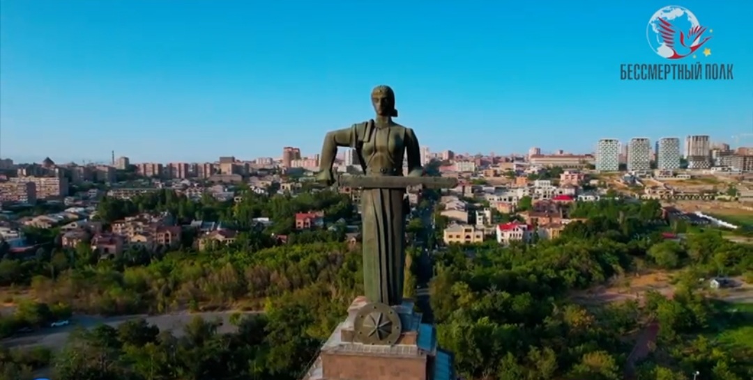 Ереван, Армения. 9 мая «Бессмертный полк» организует традиционное шествие к Вечному огню в Парке Победы 