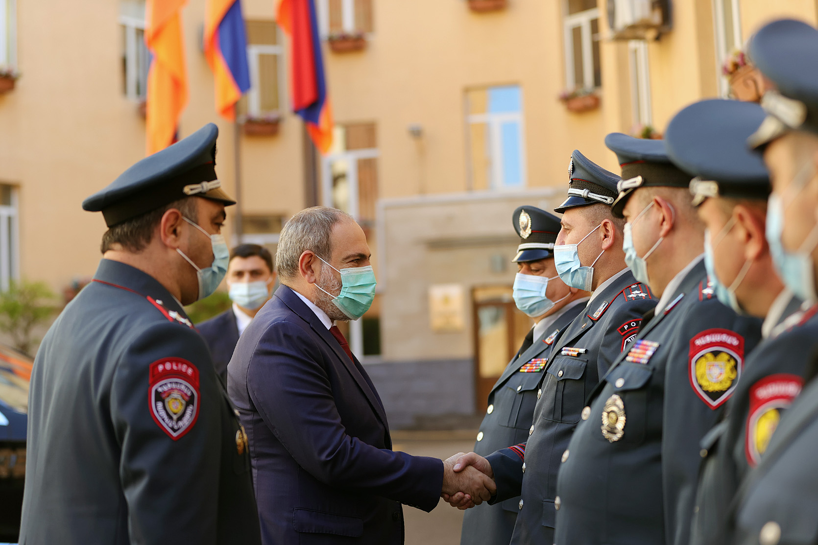 Пашинян поручил главам силовых структур наказать "организаторов акций" против его приезда в городах Мегри и Агарак  