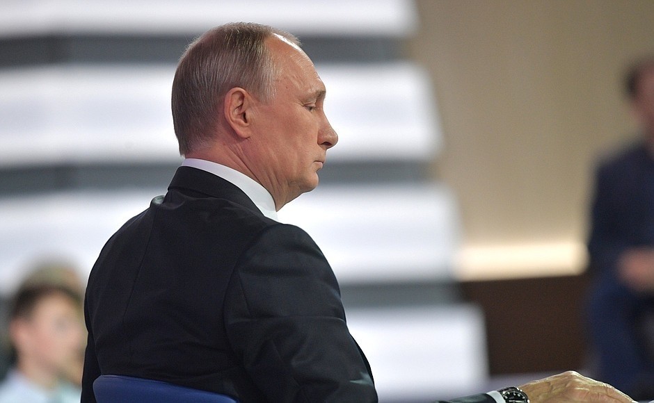 Результаты опроса: россияне устали от внешней политики Путина 