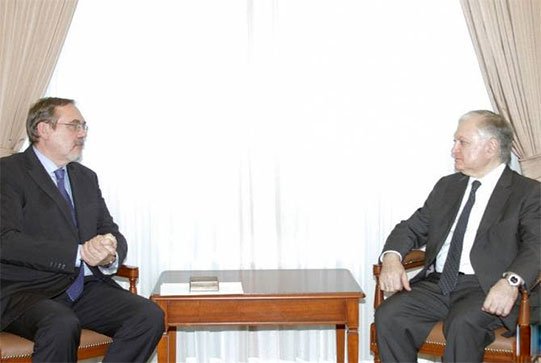 Уходящему послу Волынкину вручили Почетную медаль МИД Армении 