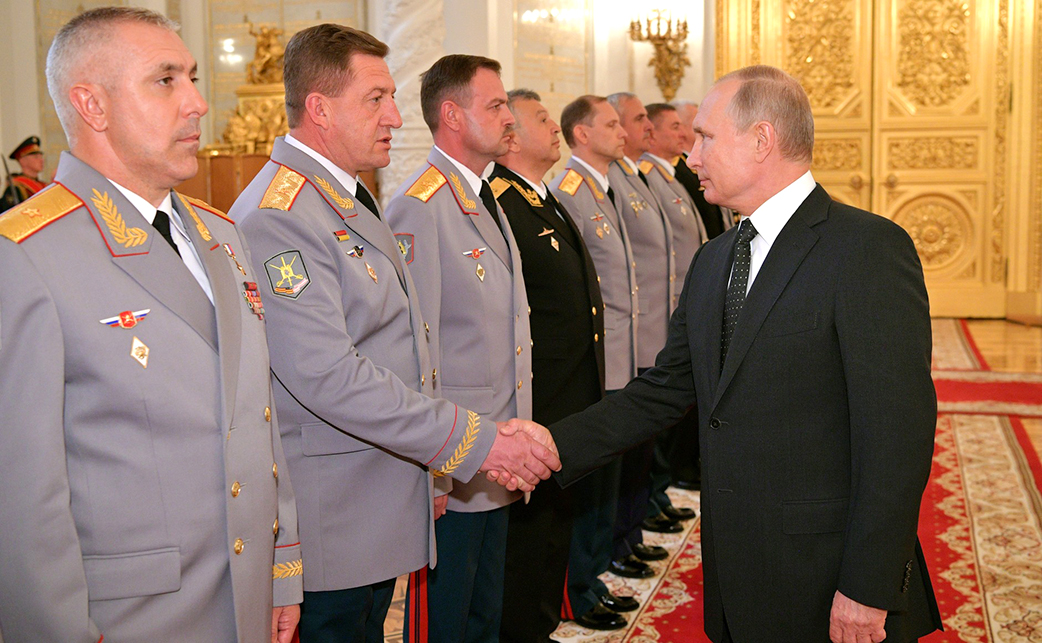 Путин освободил от должностей 15 генералов 