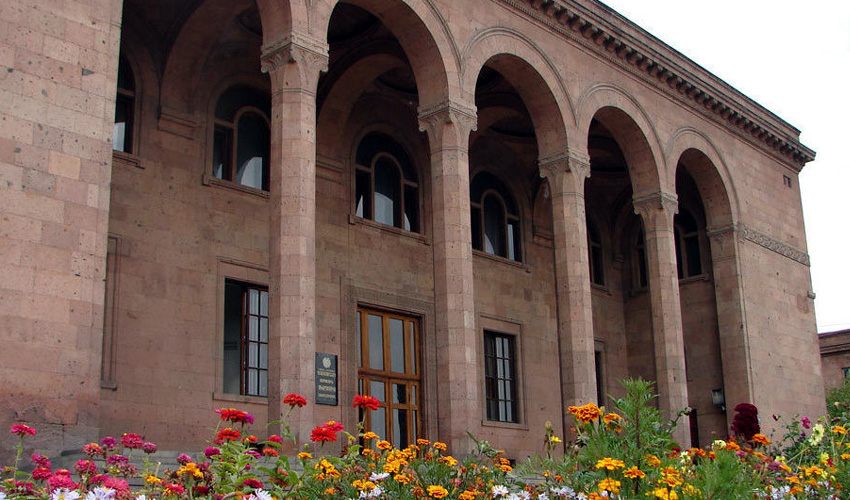 Главный вуз и НАН Армении призывают президента не подписывать закон о высшем образовании  