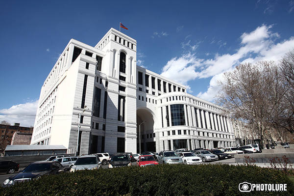 Двум сотрудникам МИД Армении присвоен дипломатический ранг чрезвычайного посланника и полномочного министра 