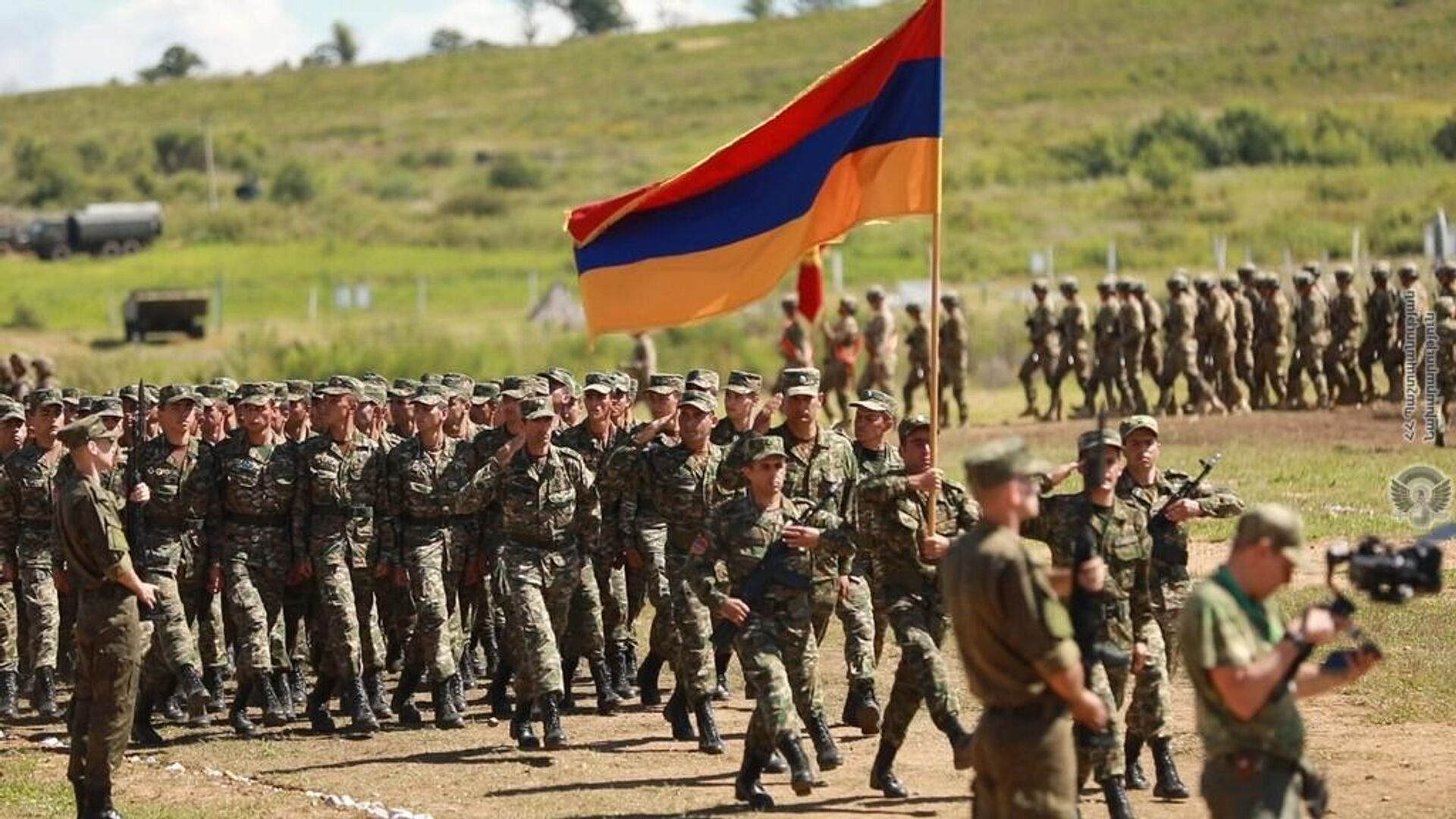 солдаты в армении