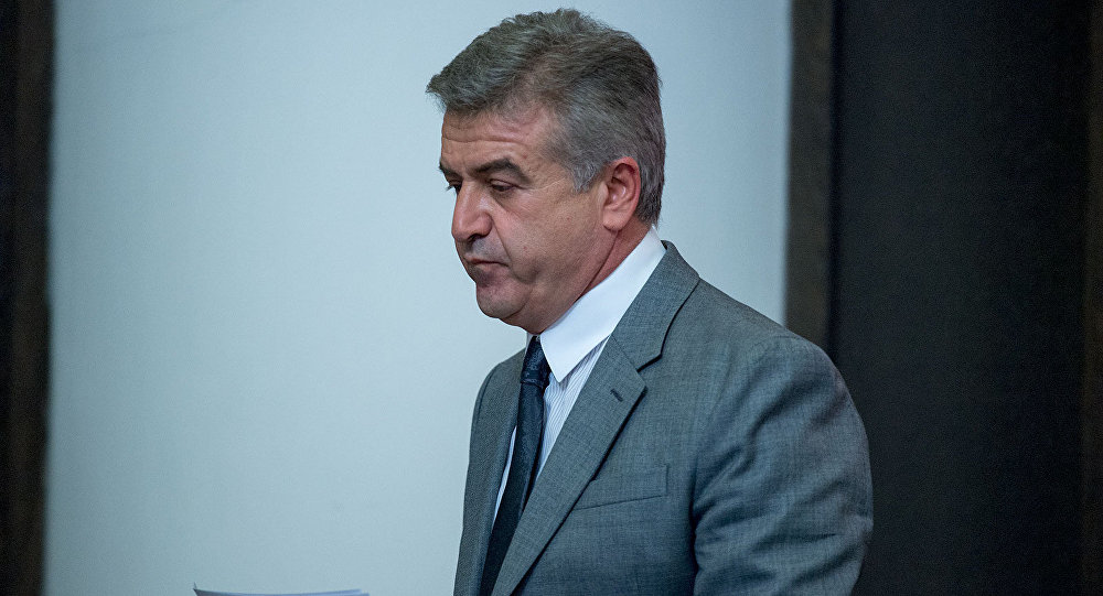 СМИ: Если власть была передана не Николу Пашиняну, а Карену Карапетяну, то почему в мае 2018 года фракция РПА не выдвинула Карена Карапетяна на пост премьер-министра?  