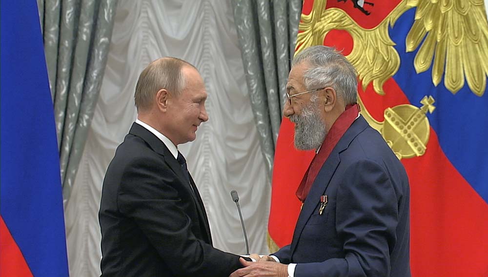 Путин присвоил депутату Госдумы Артуру Чилингарову звание заслуженного географа России 