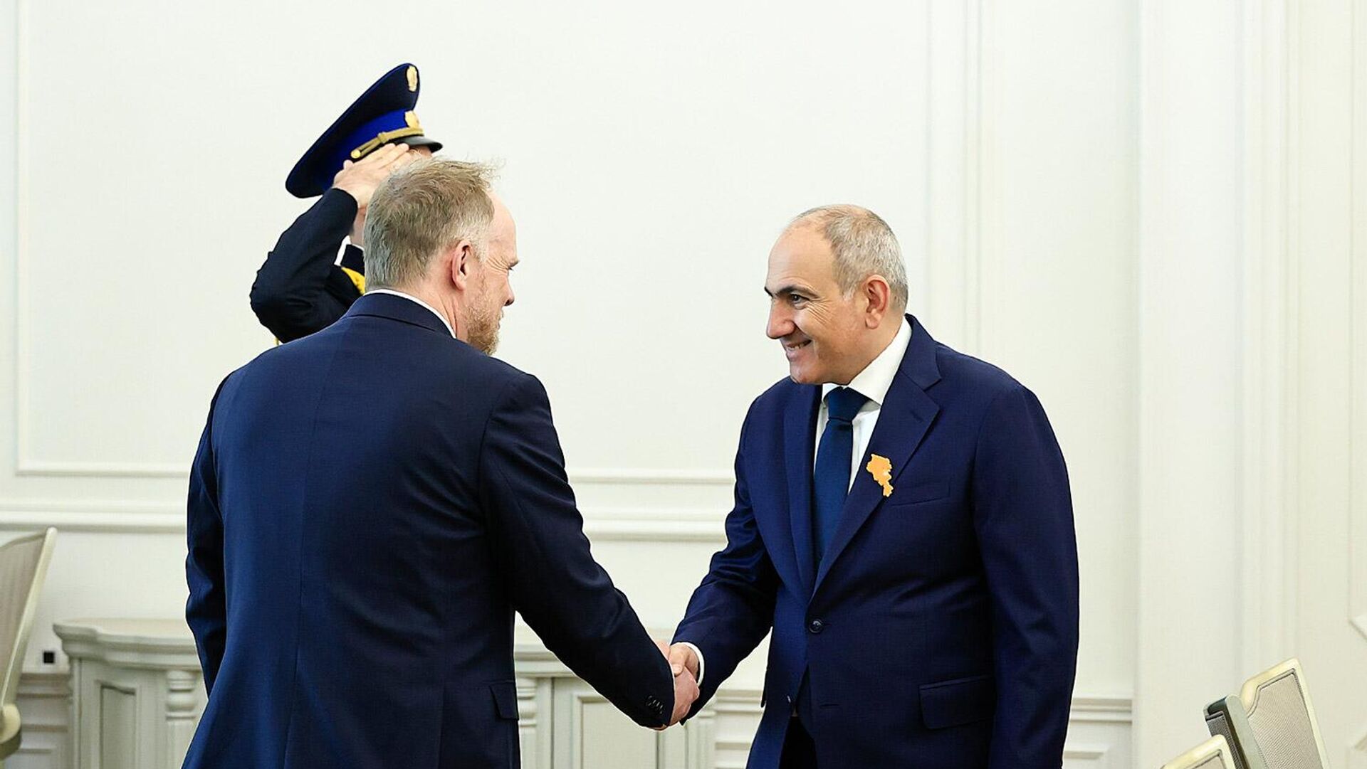 Пашинян обсудил ситуацию в регионе со спецпредставителем генсека НАТО 