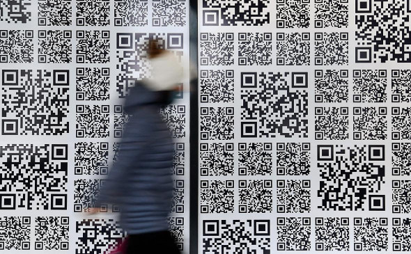 Роспотребнадзор оценил возможность введения QR-кодов из-за гриппа 