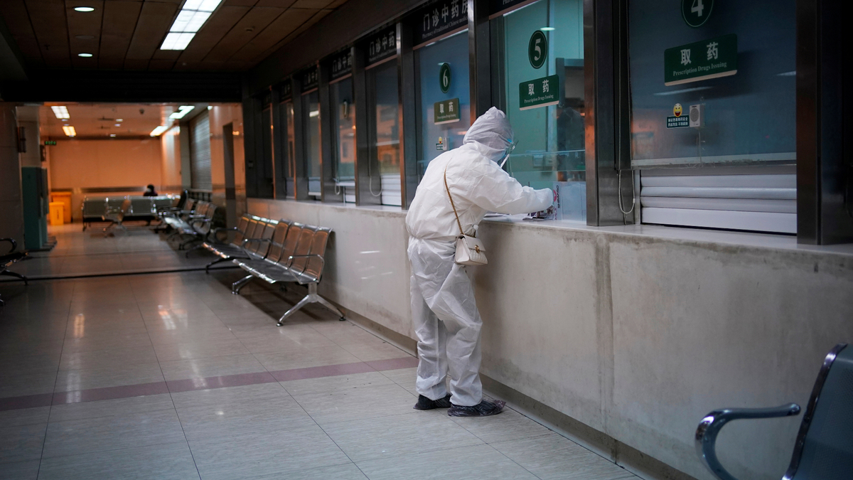 В США пообещали "шок" от сведений перебежчиков из Китая о коронавирусе 