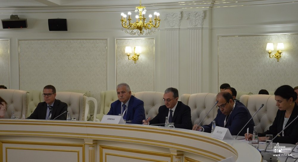 Мнацаканян предостерег страны ЕС от деятельности, способствующей гонке вооружений в регионе 