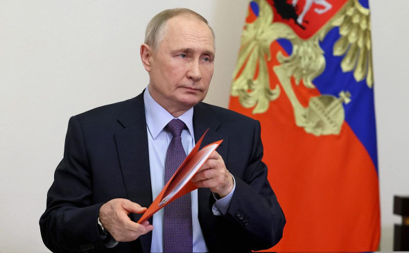 Путин утвердил бюджет с дефицитом в течение трех лет 