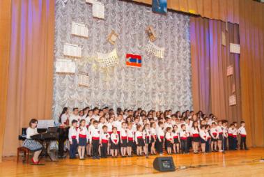 Организация ДИАЛОГ поздравила юбилей школы «Верацнунд» 