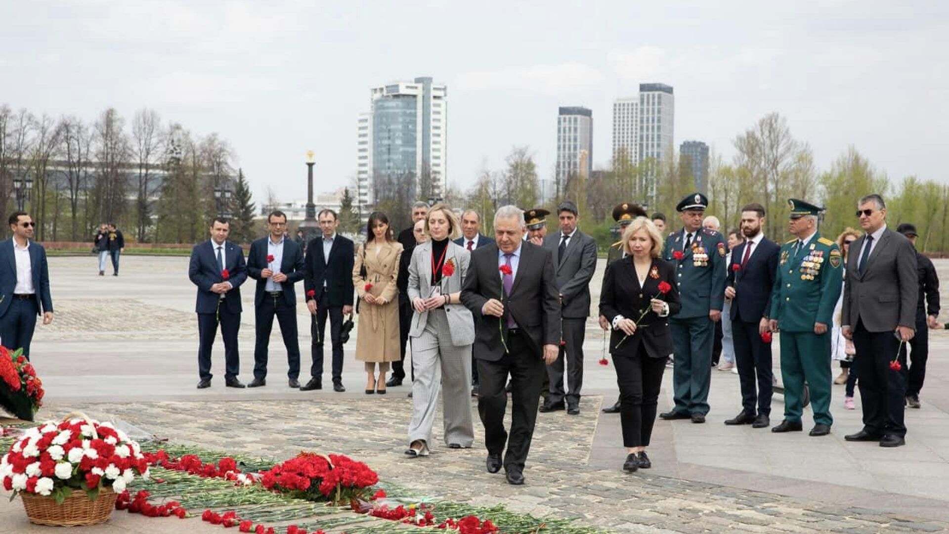 Посол Армении в РФ Вагаршак Арутюнян посетил Музей Победы на Поклонной горе в Москве 