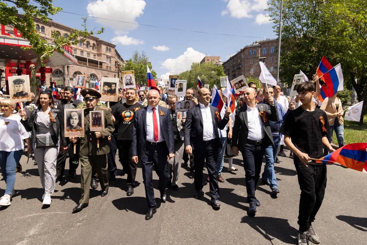 В этом году крупнейшее шествие "Бессмертного полка" вне России прошло в Ереване 