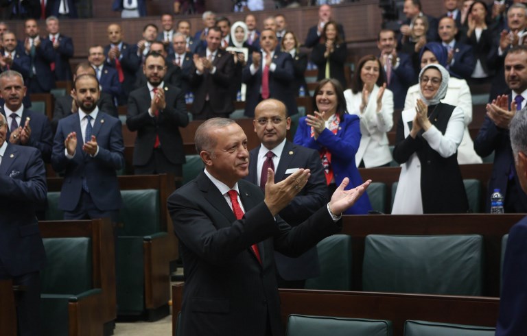 Результаты опроса: Партия Эрдогана теряет рейтинг  