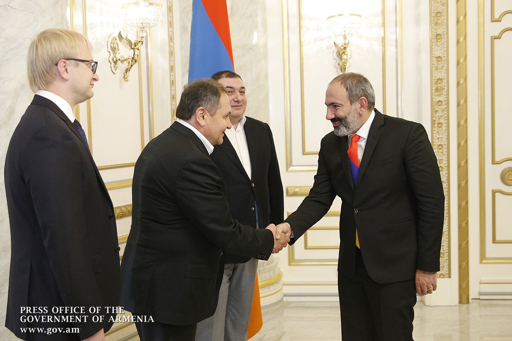 Литовский армянин открывает завод по производству тракторов 