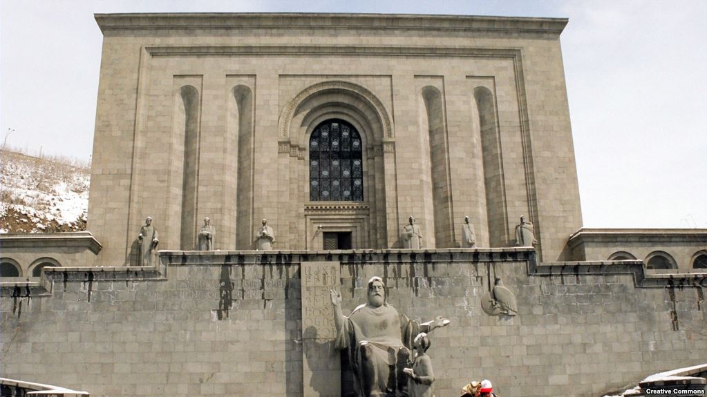 Чеченская делегация в поисках материалов о предках посетила армянский «Матенадаран» 