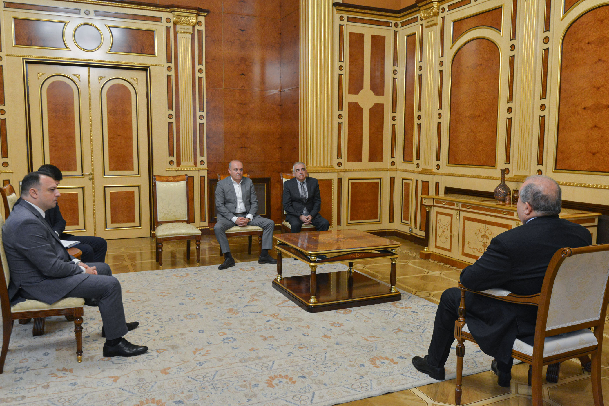 Президент Армении и ветераны СНБ обсудили внутриполитическую ситуацию в стране 