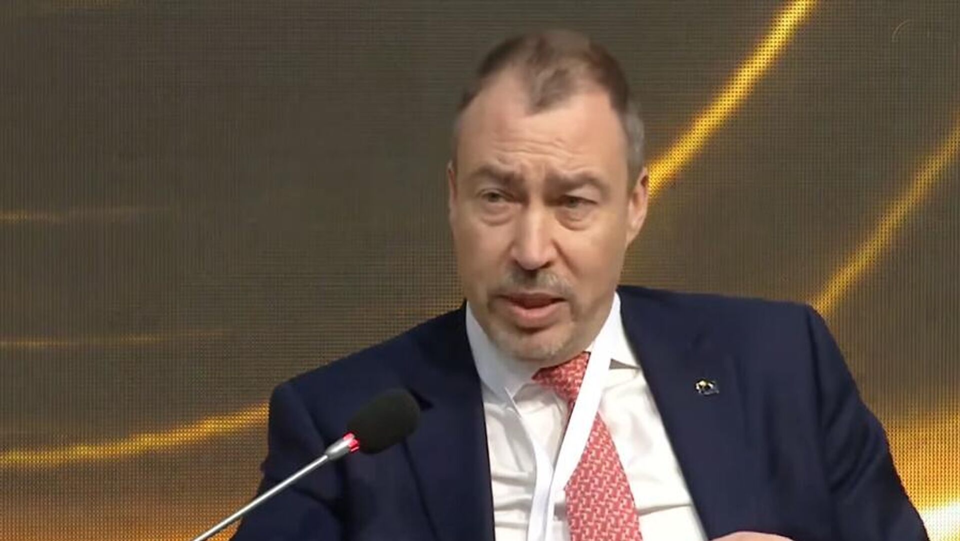 Спецпредставитель ЕС: мирное соглашение между Ереваном и Баку обеспечит надежность транспортного коридора между Европой, Центральной Азией и Китаем 