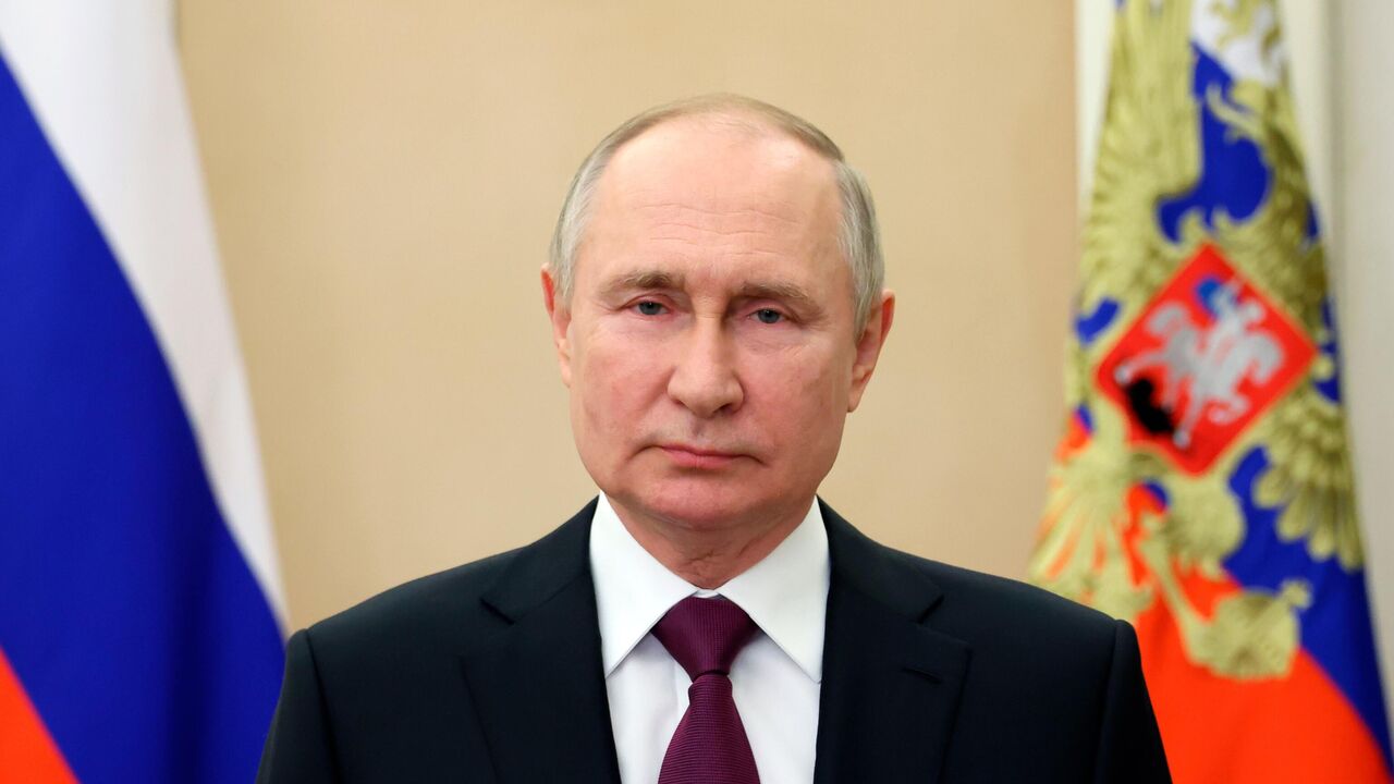 Путин назвал сохранение исторической правды о войне нравственным долгом 