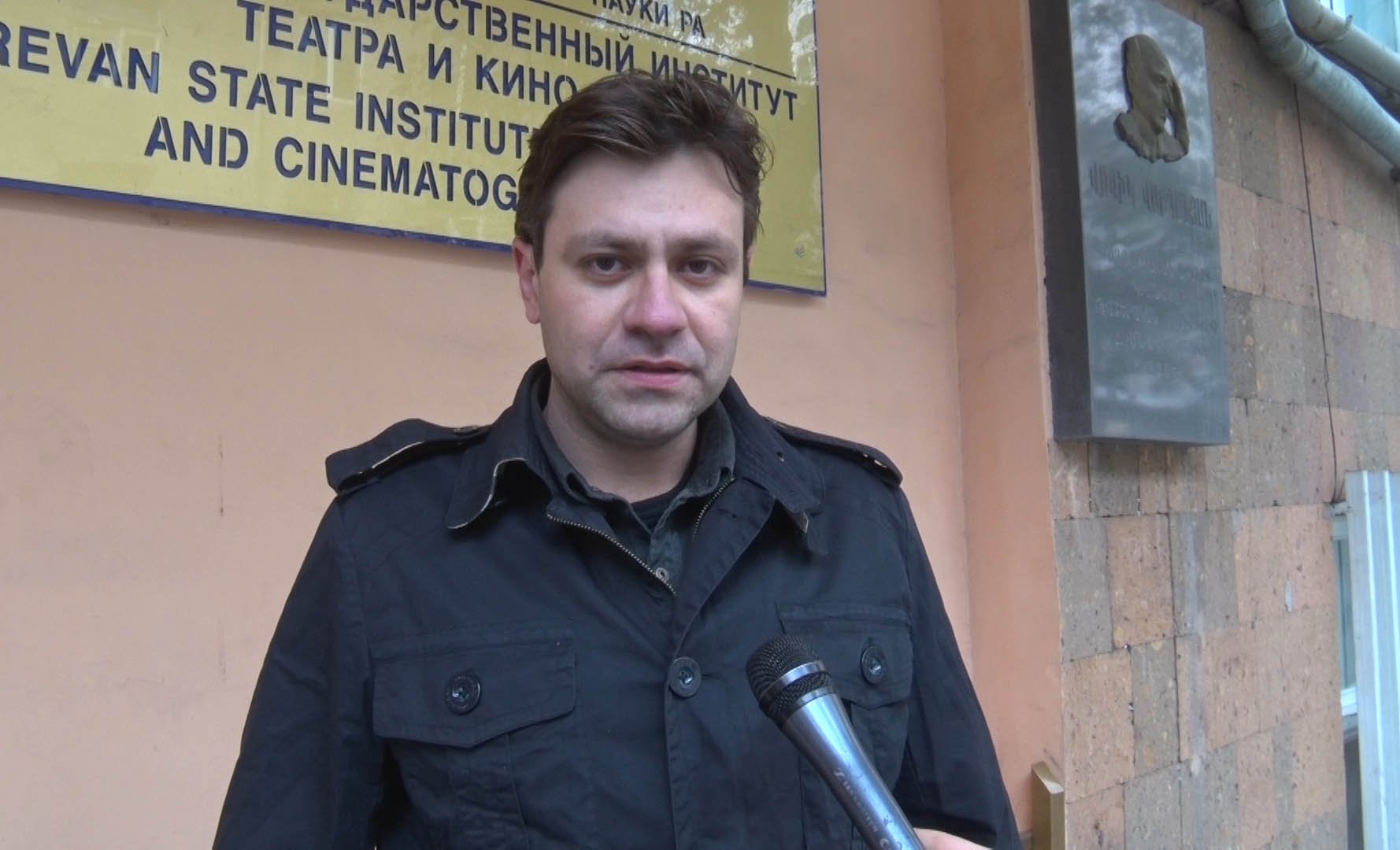 Кинорежиссер Рубен Гиней публично отказался от полученной им в 2014 году награды со стороны президента Сержа Саргсяна 