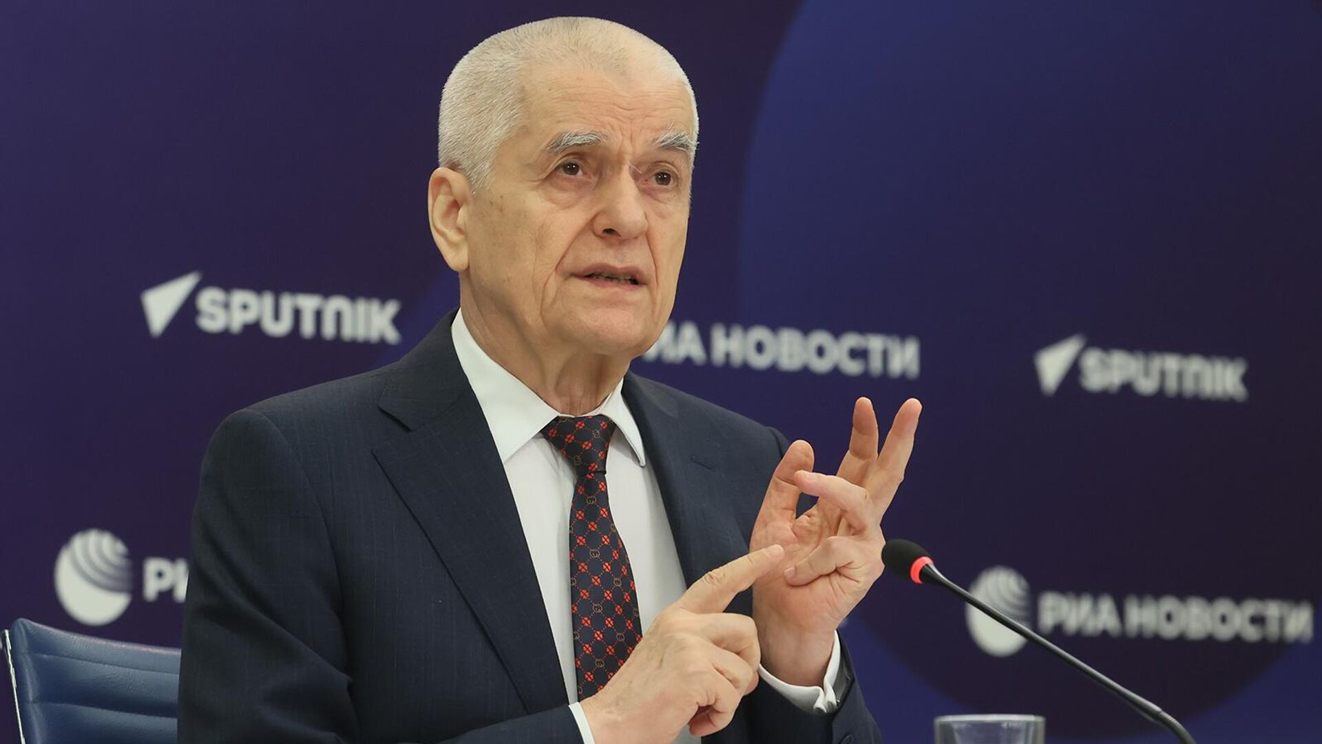 Онищенко: Армения поступает разумно, поэтапно вводя обязательную медстраховку 