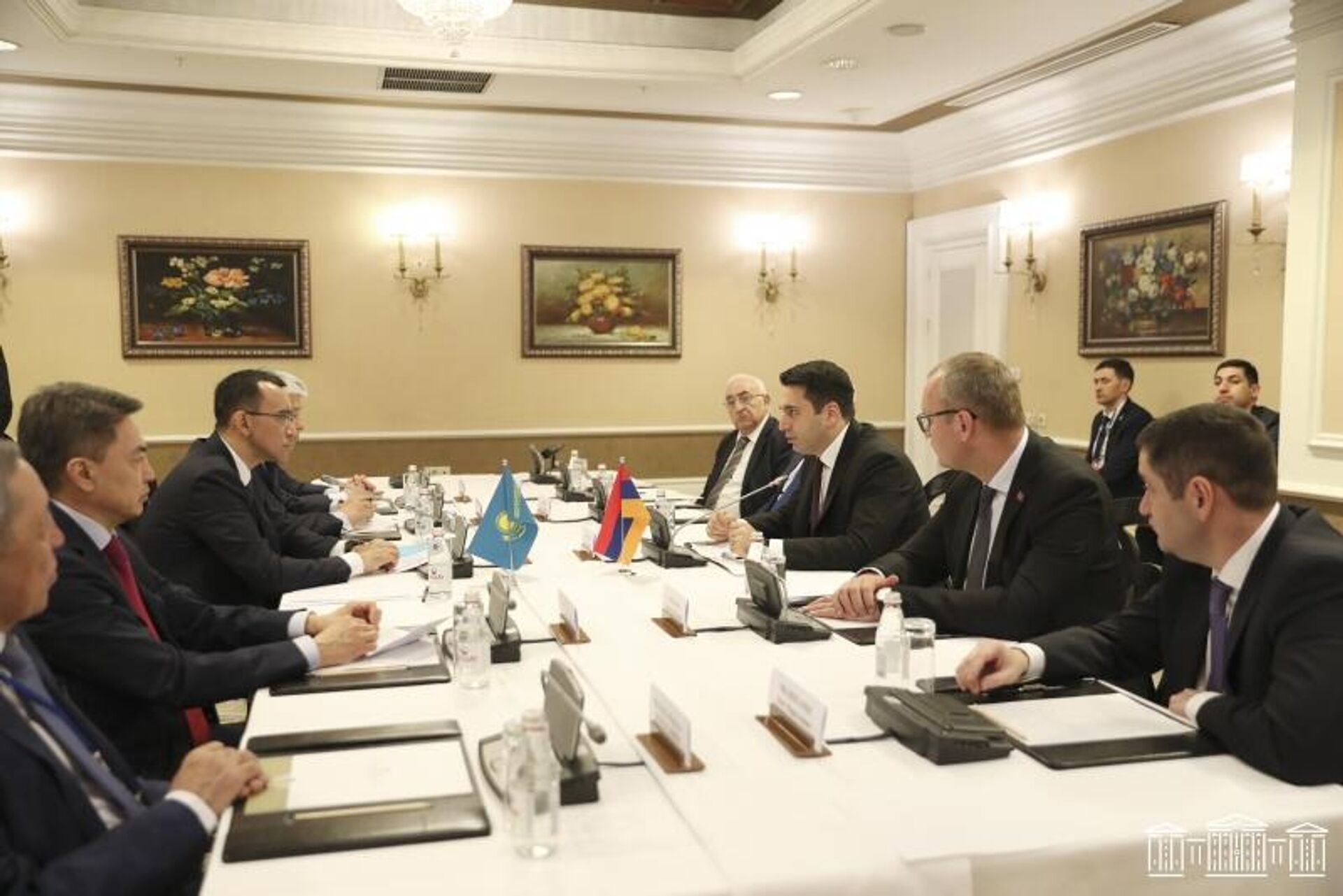 Спикер НС Армении надеется, что Казахстан повлияет на Азербайджан по ситуации в Карабахе 
