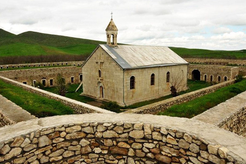 Российские миротворцы сопроводили армянских паломников в Амарас 