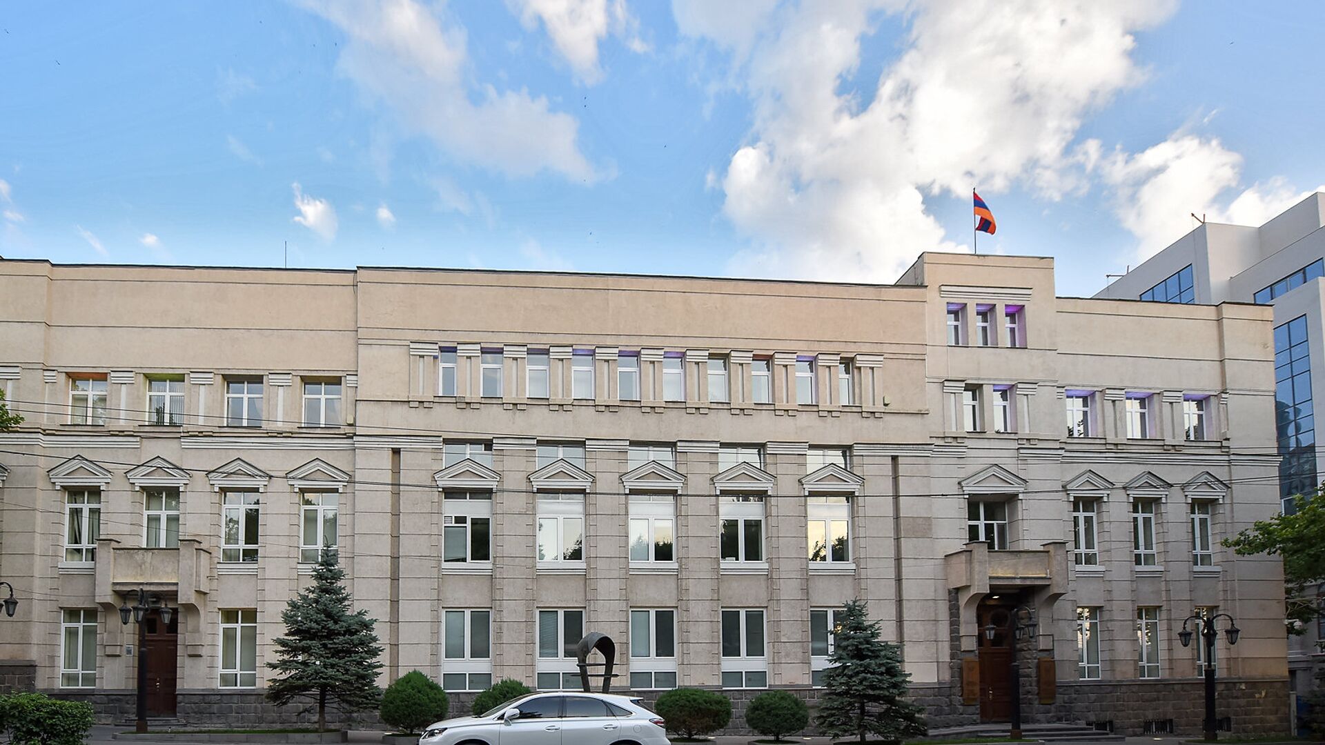 Центробанк Армении выпустил разъяснения по обращению российских карт "МИР" в стране 
