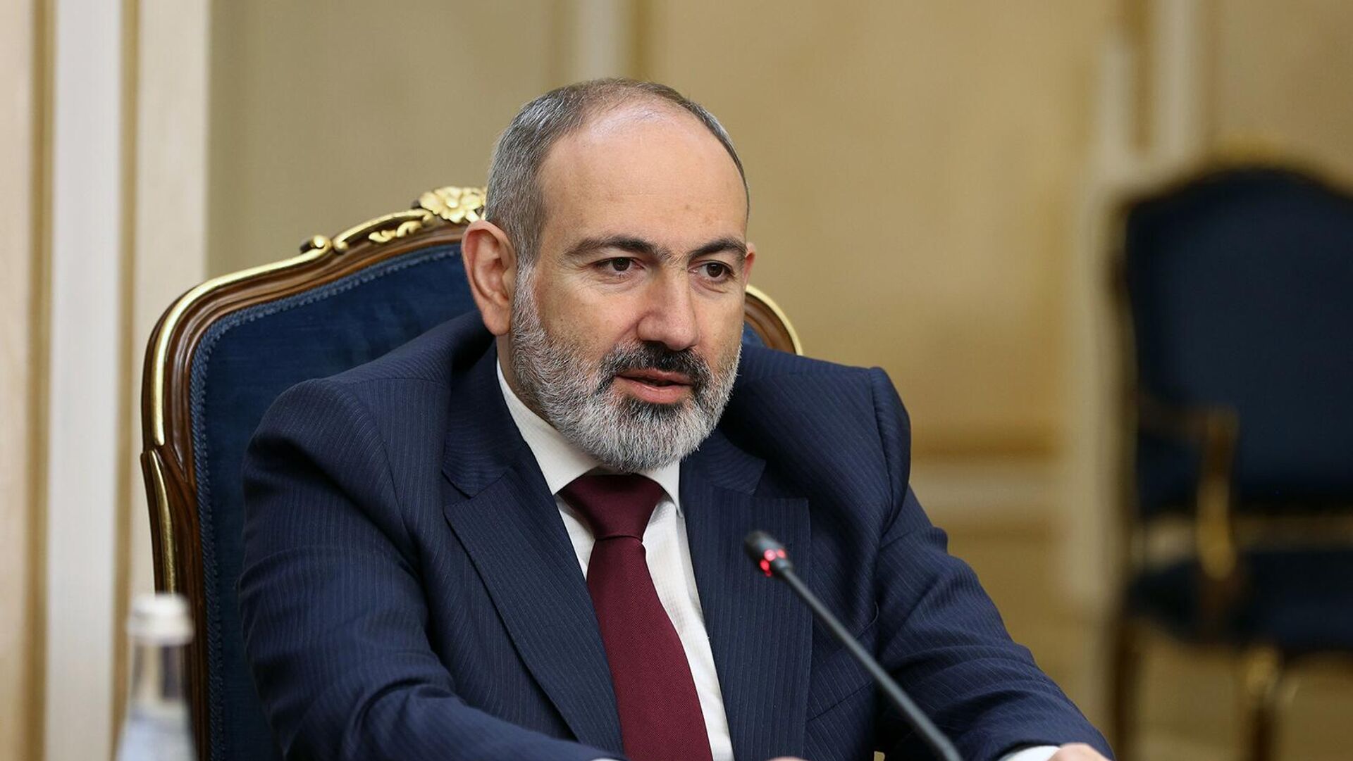 Пашинян поздравил с Днем гражданина: не позволили ввергнуть Армению в хаос 