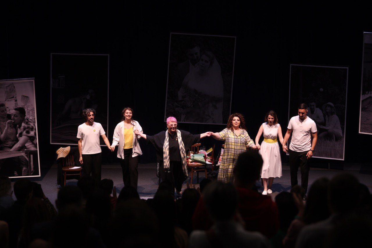 Степанакертский русский драматический театр на ереванской сцене представил спектакль, который был первой премьерой театра в Арцахе 