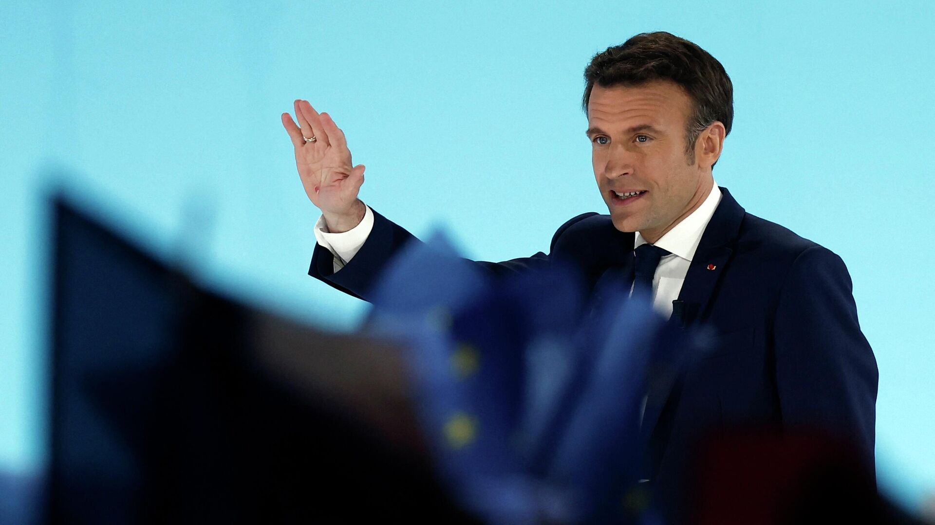Макрон лидирует на выборах во Франции после подсчета 97% бюллетеней 