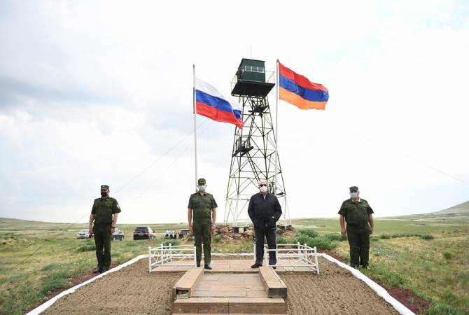 Президент Армении: Флаги Армении и России, развевающиеся на границе - символ наших союзнических отношений 