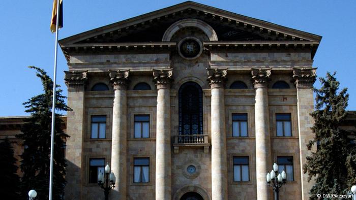 Арарат Мирзоян выдвинут на должность спикер парламента, Ален Симонян и Лена Назарян – на должности вице-спикеров 