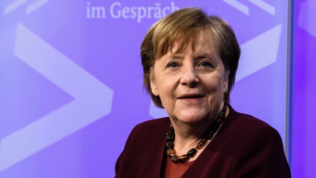 Результаты соцопроса: Из-за скандалов партия Меркель теряет популярность перед выборами в Германии  